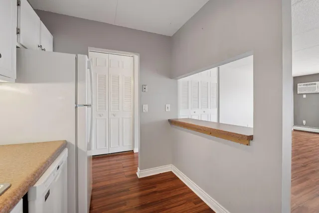 $117,000 | 10501 Cedar Lake Road, Unit 414, Minnetonka, MN 55305