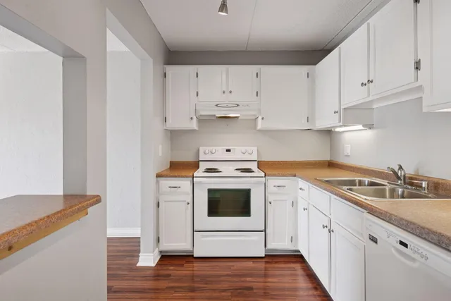 $117,000 | 10501 Cedar Lake Road, Unit 414, Minnetonka, MN 55305