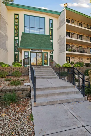 $117,000 | 10501 Cedar Lake Road, Unit 414, Minnetonka, MN 55305