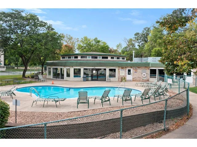 $117,000 | 10501 Cedar Lake Road, Unit 414, Minnetonka, MN 55305