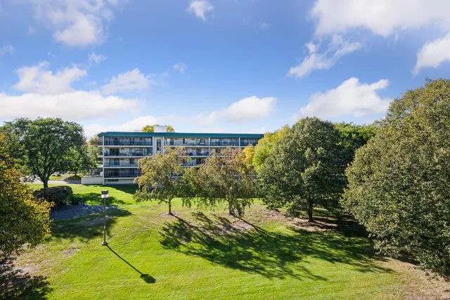 $117,000 | 10501 Cedar Lake Road, Unit 414, Minnetonka, MN 55305