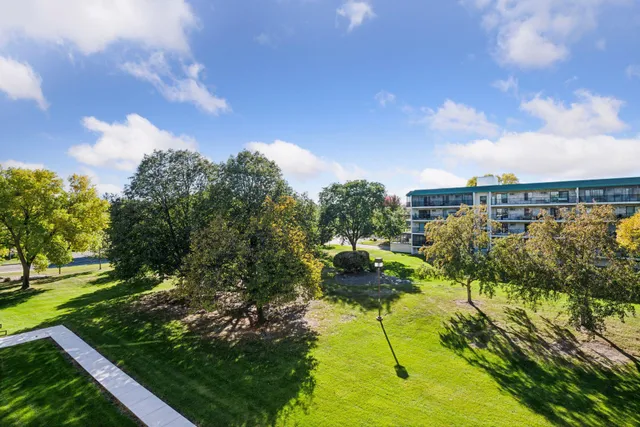 $117,000 | 10501 Cedar Lake Road, Unit 414, Minnetonka, MN 55305