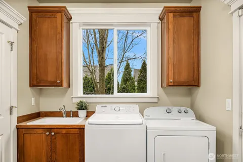 $1,498,000 | 12211 168th Court Northeast, Redmond, WA 98052