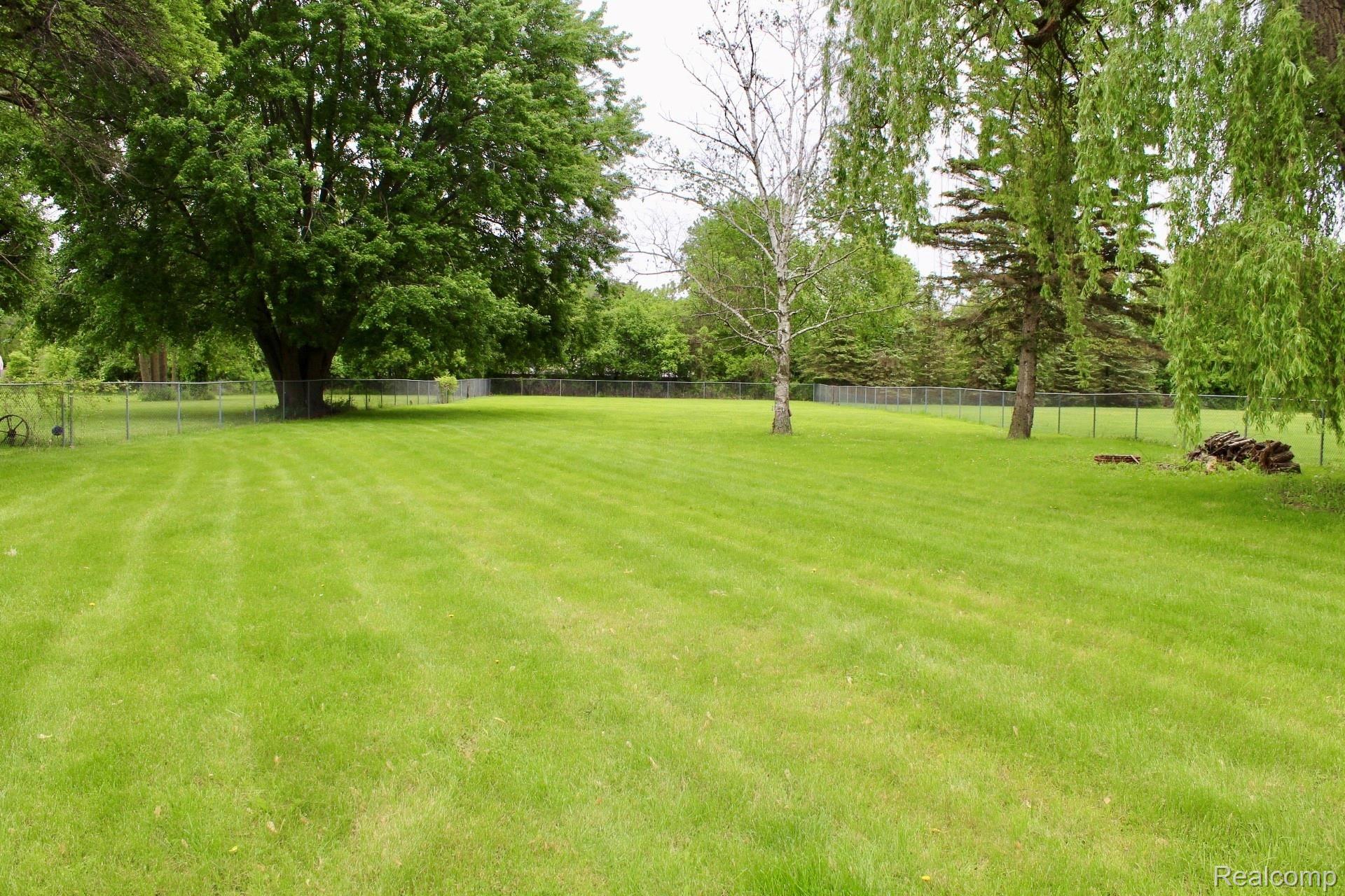 2377 Howe Road Burton, MI 48519 - Photo 3 of 16 fullsizeoutput_a89.jpeg