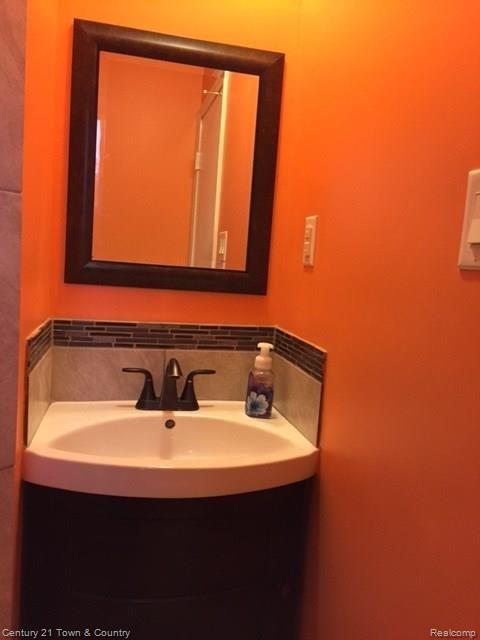 387 East Maryknoll Road Rochester, MI 48309 - Photo 20 of 26 21.jpg