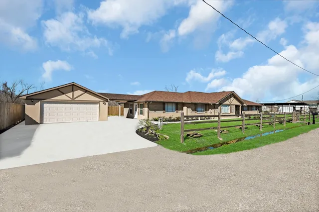 $2,850 | 3722 Rest Home Road, Pearland, TX 77584