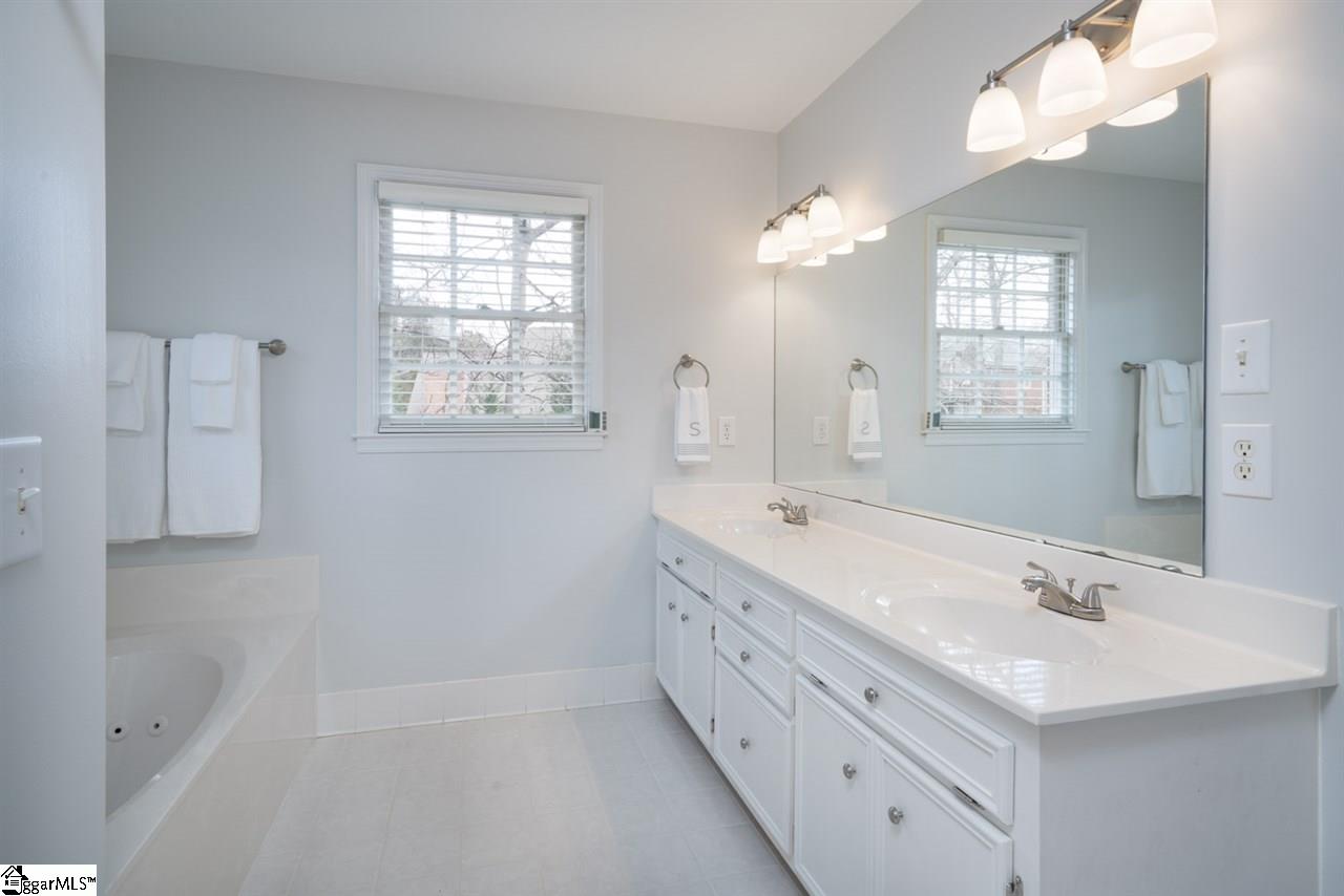 204 English Oak Road Simpsonville, SC 29681 - Photo 20 of 35 Gallery Image 20