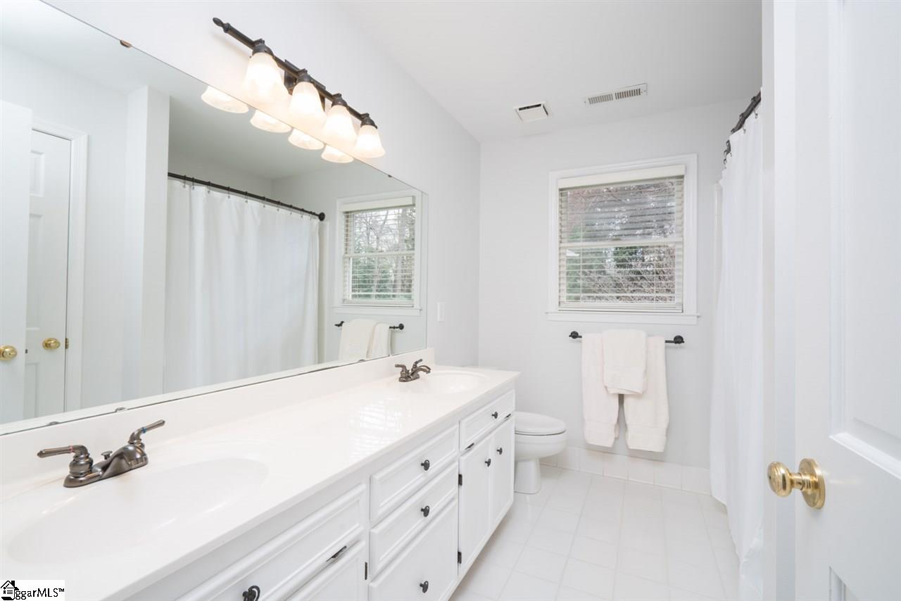 204 English Oak Road Simpsonville, SC 29681 - Photo 23 of 35 Gallery Image 23