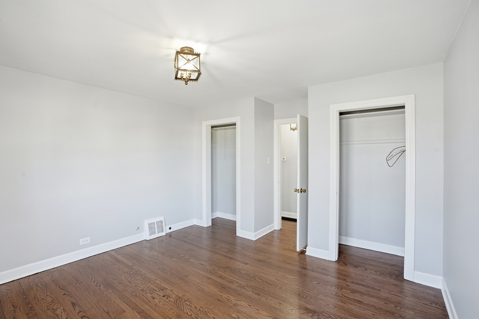 6550 North Ridge Boulevard, Unit 2 Chicago, IL 60626 - Photo 12 of 32 an empty room with wooden floor and hallway