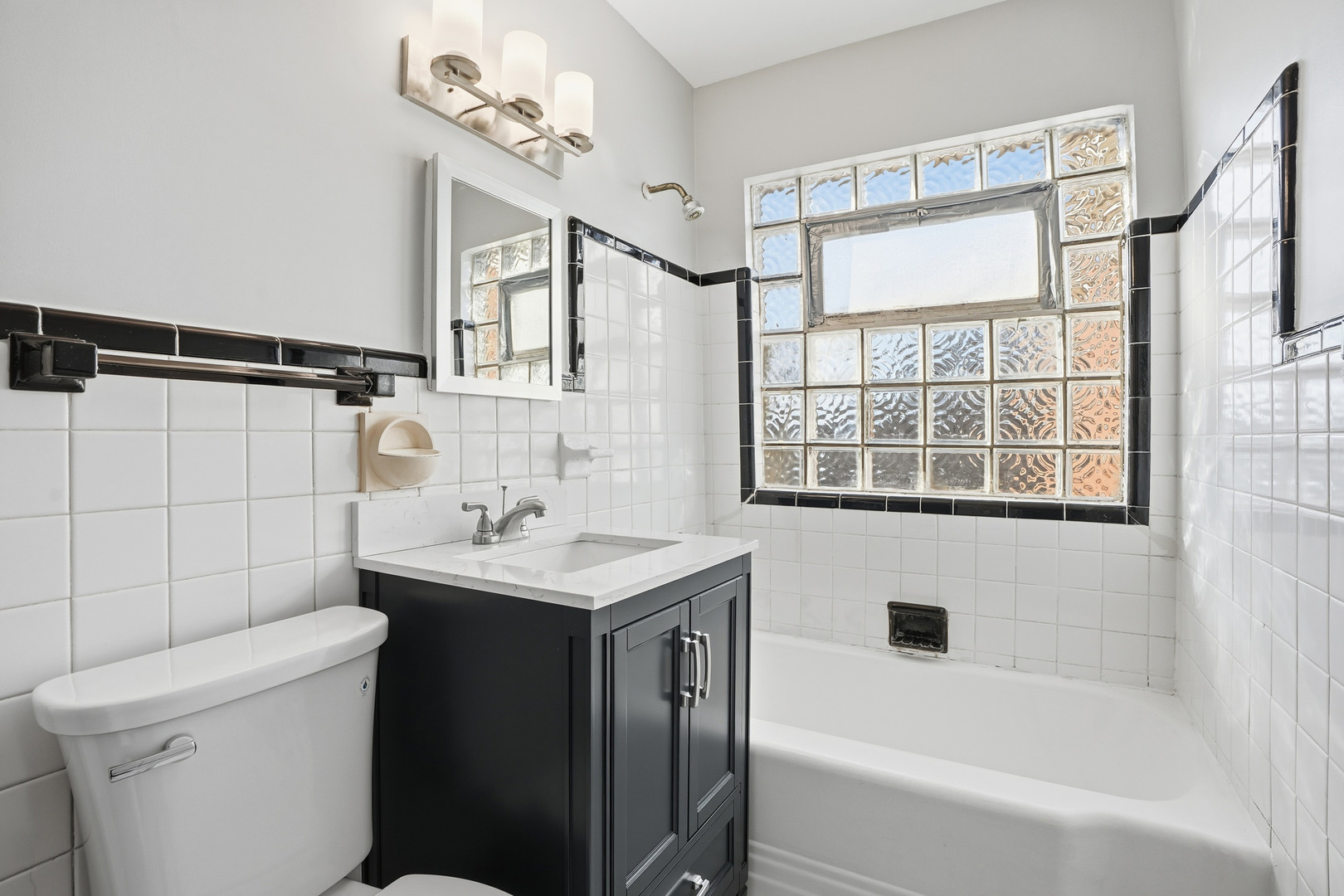 6550 North Ridge Boulevard, Unit 2 Chicago, IL 60626 - Photo 15 of 32 a bathroom with a sink a toilet and shower