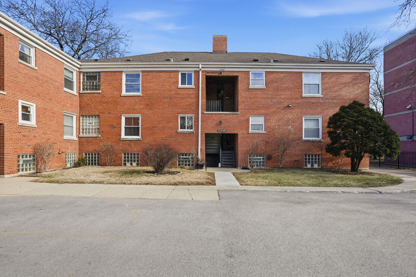 6550 North Ridge Boulevard, Unit 2 Chicago, IL 60626 - Photo 26 of 32 front view of a house with a yard