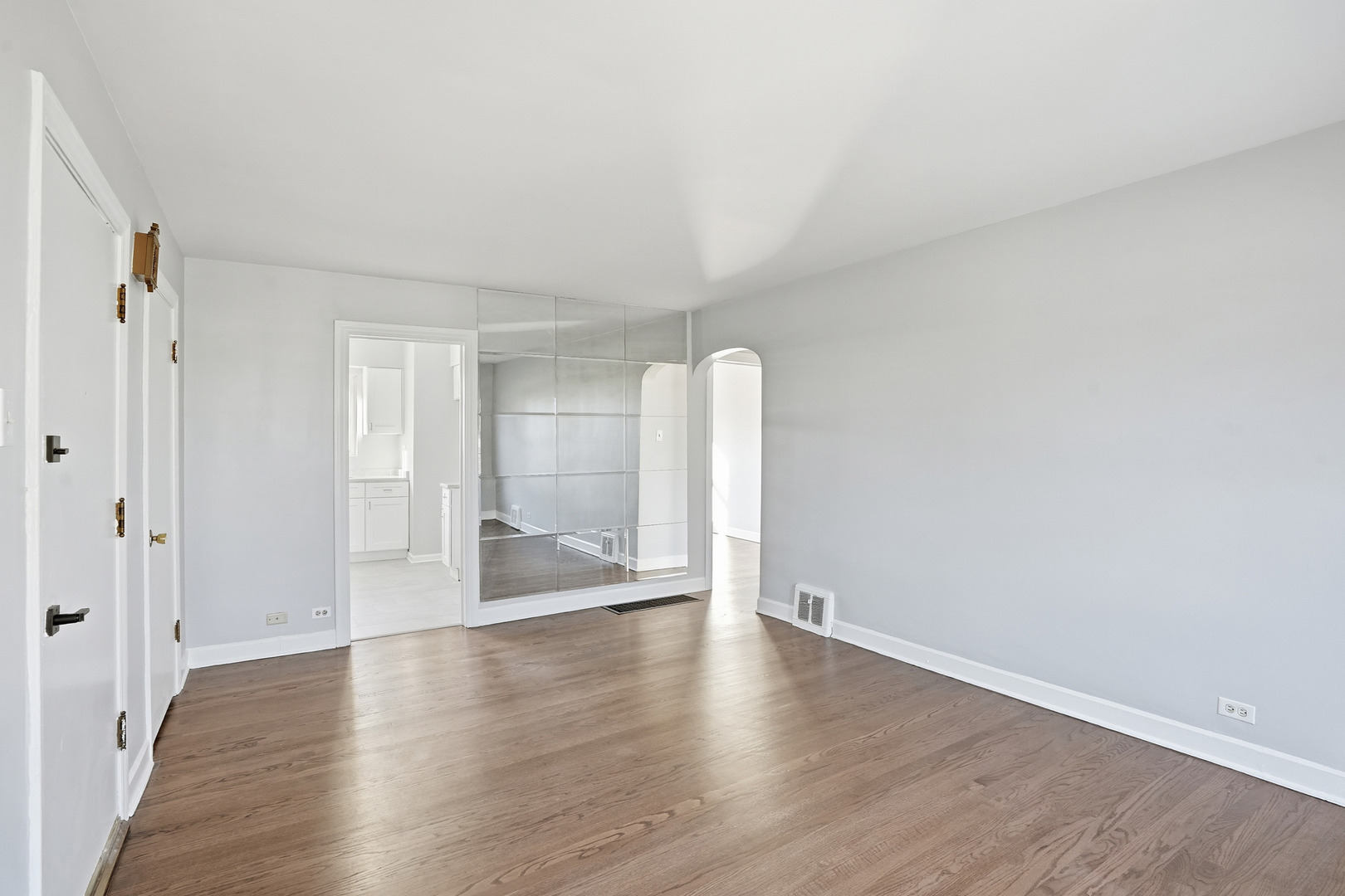 6550 North Ridge Boulevard, Unit 2 Chicago, IL 60626 - Photo 9 of 32 a view of an empty room with wooden floor and a window