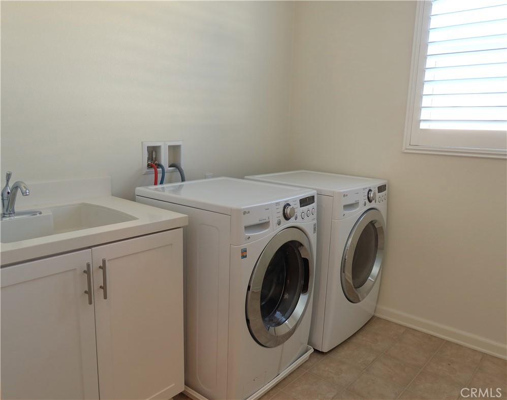 9498 Azusa Court Riverside, CA 92508 - Photo 24 of 27 a utility room with dryer and washer