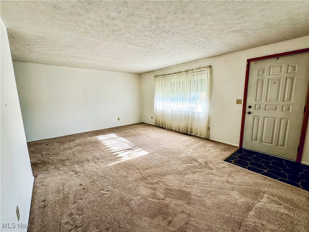 304 Stone Road Belpre, OH 45714 - Photo 3 of 34 Carpeted foyer entrance with a textured ceiling