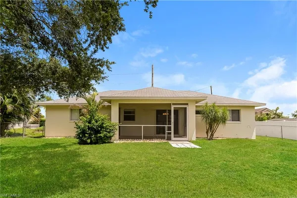 $2,005 | 406 Southeast 8th Street, Cape Coral, FL 33990