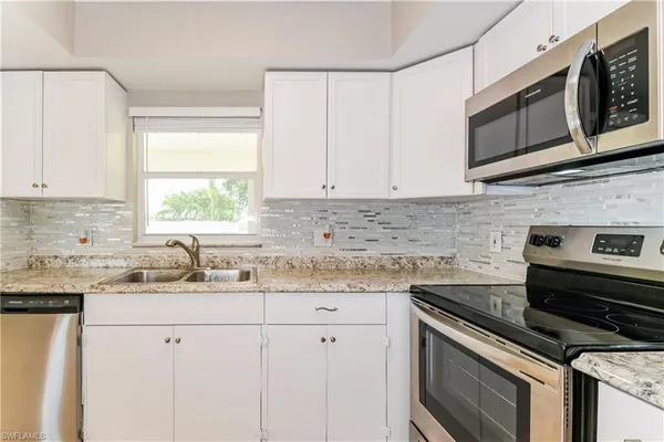 $2,005 | 406 Southeast 8th Street, Cape Coral, FL 33990