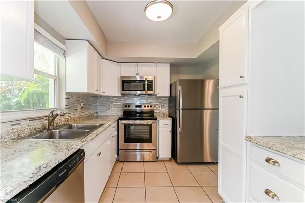 $2,005 | 406 Southeast 8th Street, Cape Coral, FL 33990