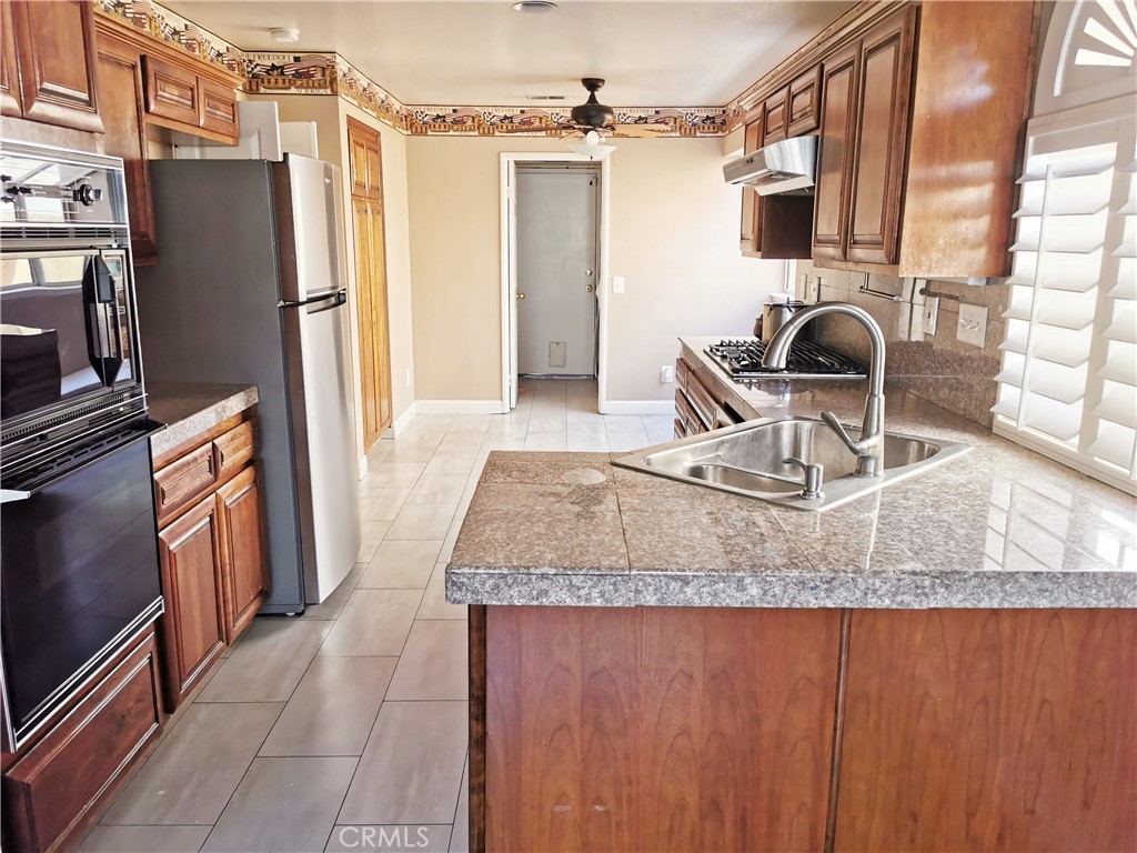 11539 Lancaster Way Rancho Cucamonga, CA 91730 - Photo 8 of 33