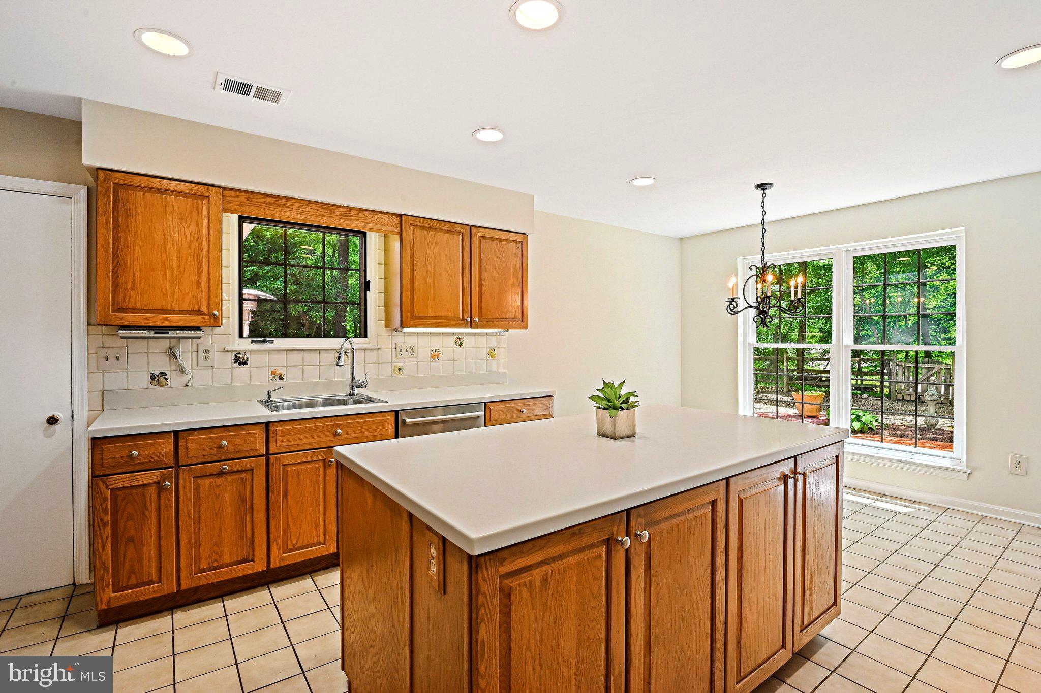 11311 Handlebar Road Reston, VA 20191 - Photo 25 of 78 Kitchen Island