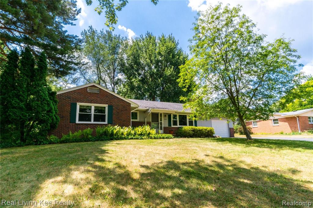 2361 Oklahoma Avenue Rochester Hills, MI 48309 - Photo 1 of 45