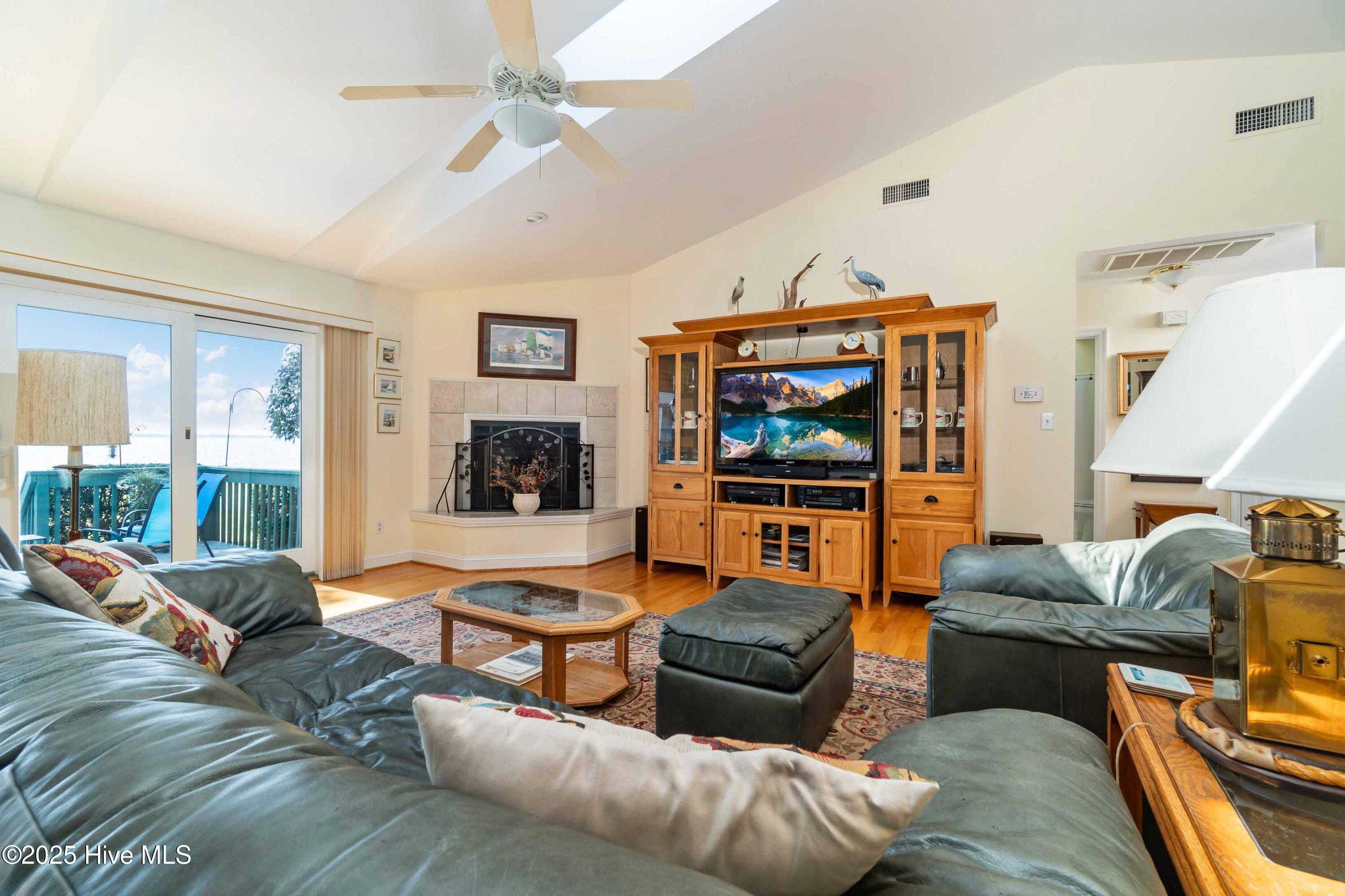 6042 Dolphin Road Oriental, NC 28571 - Photo 11 of 40 011_Living Room