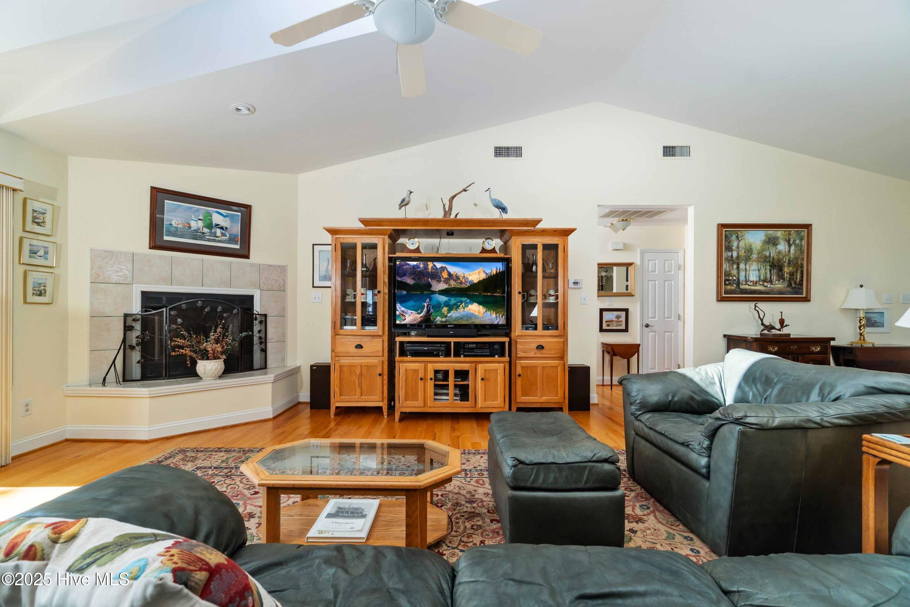 6042 Dolphin Road Oriental, NC 28571 - Photo 12 of 40 012_Living Room