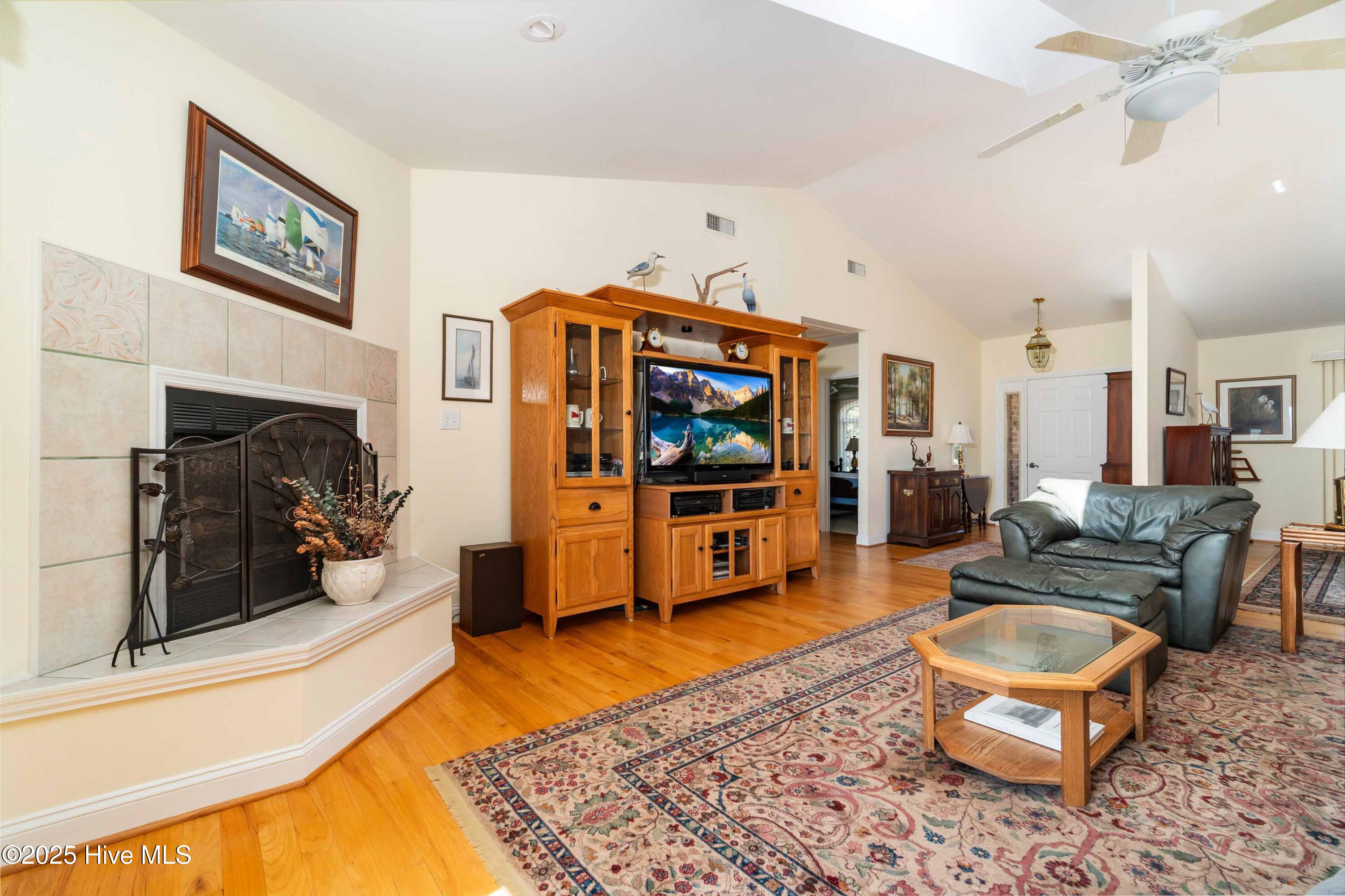 6042 Dolphin Road Oriental, NC 28571 - Photo 13 of 40 013_Living Room
