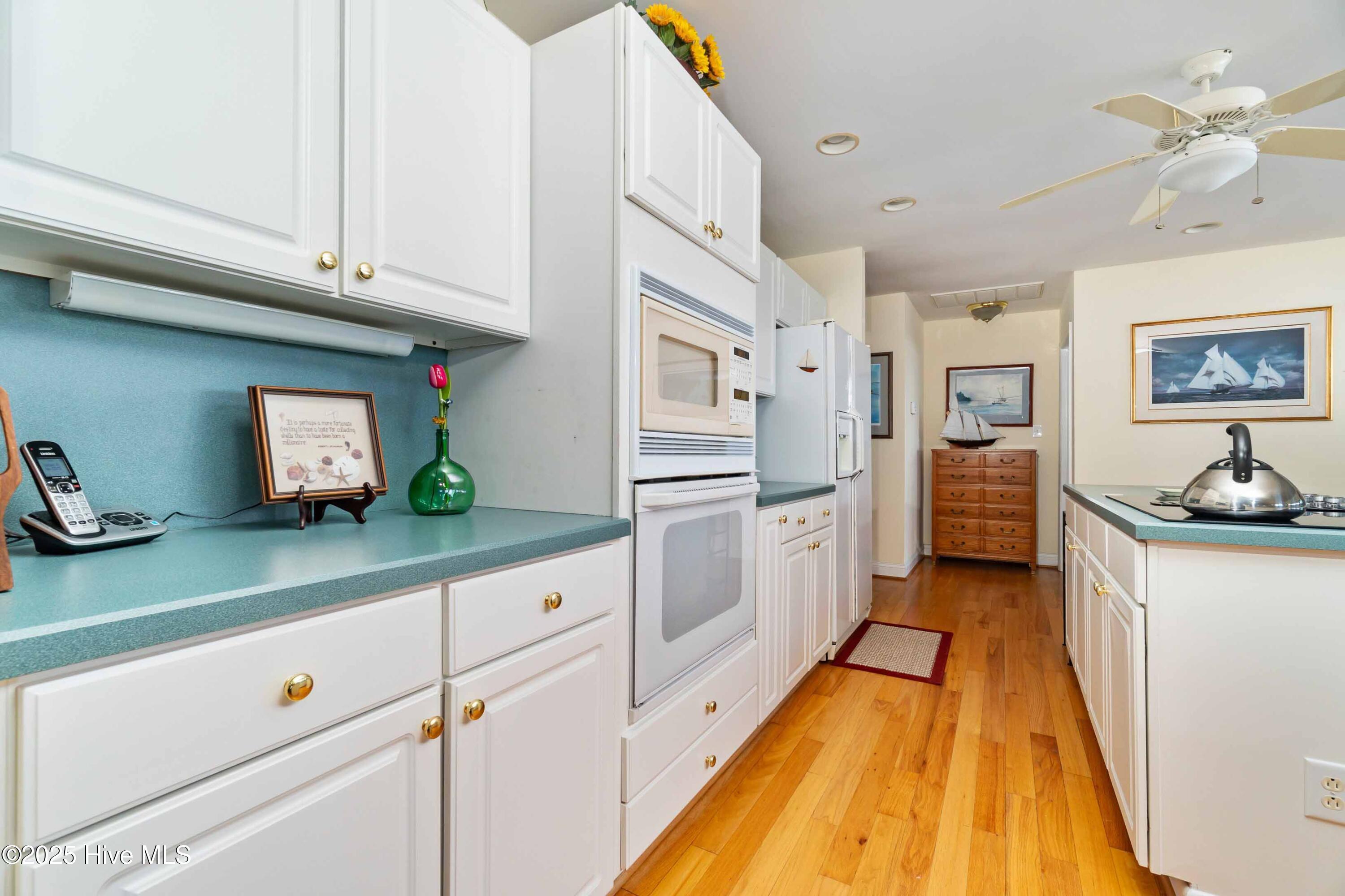 6042 Dolphin Road Oriental, NC 28571 - Photo 17 of 40 017_Kitchen