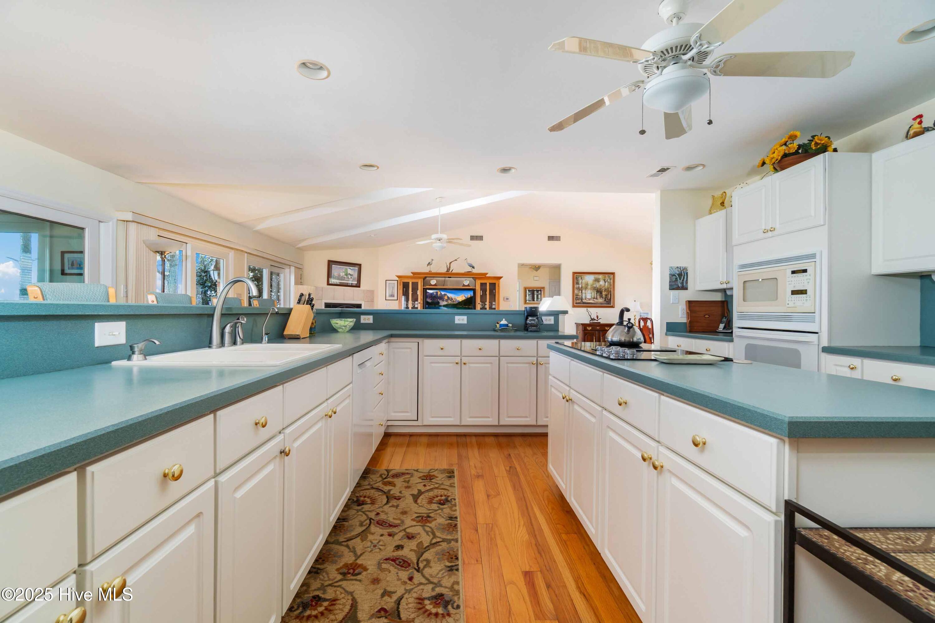 6042 Dolphin Road Oriental, NC 28571 - Photo 20 of 40 020_Kitchen