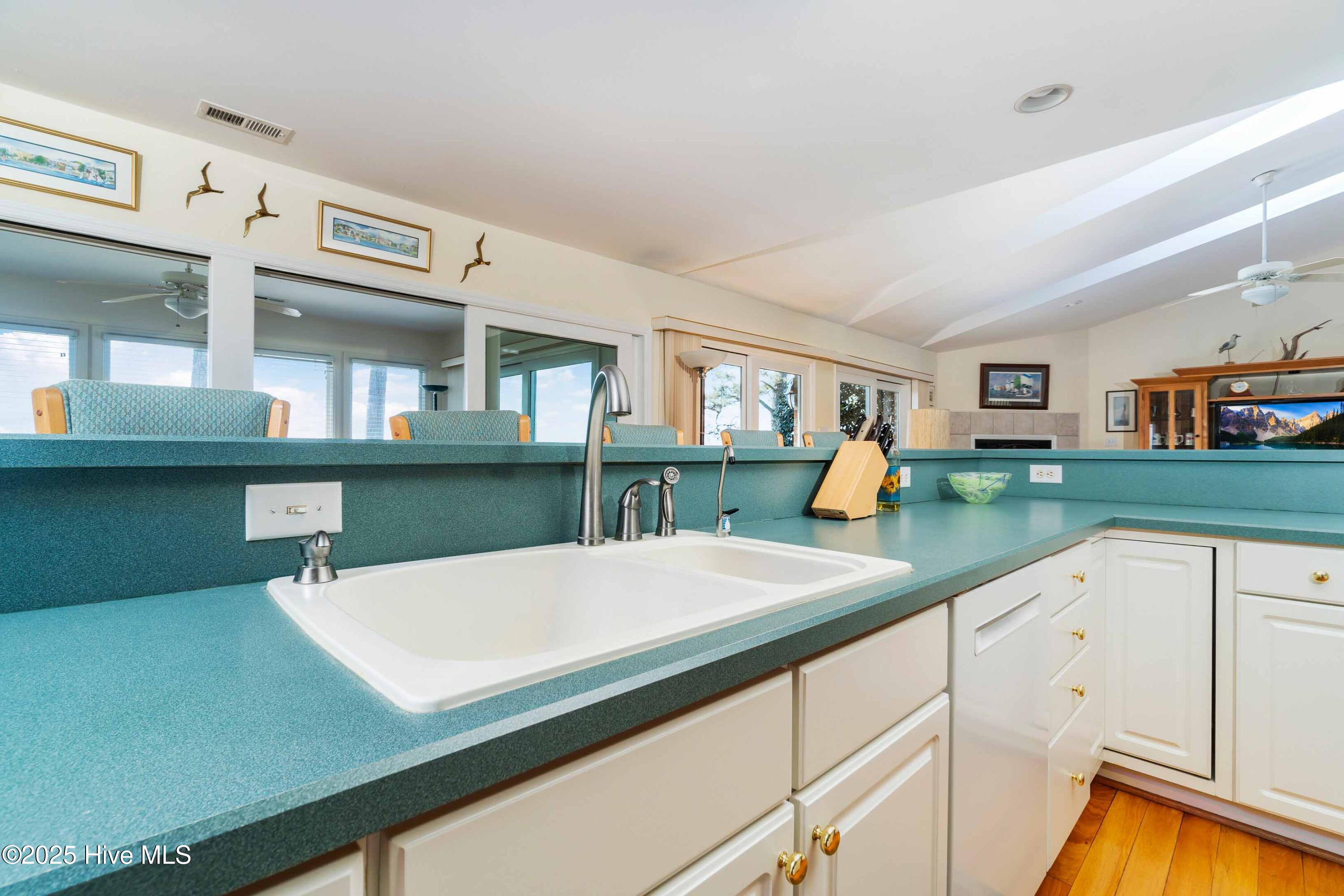 6042 Dolphin Road Oriental, NC 28571 - Photo 21 of 40 021_Kitchen