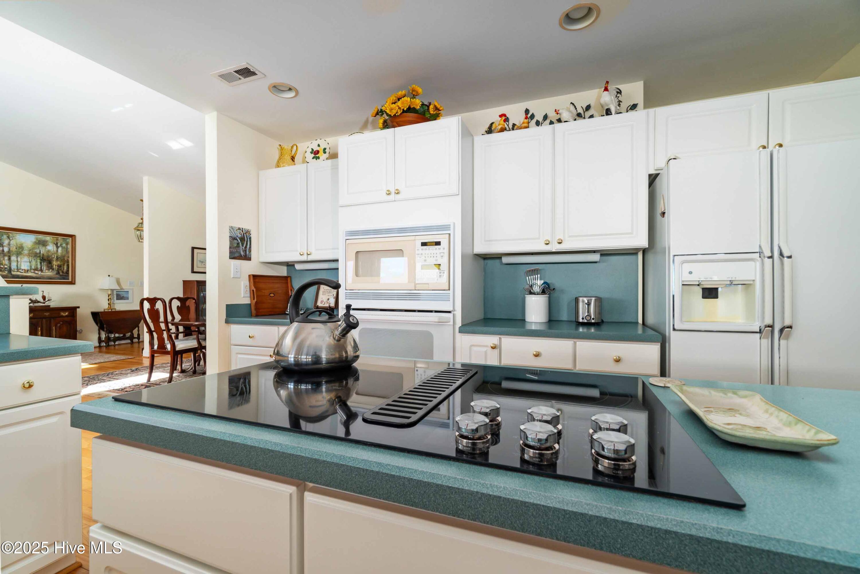 6042 Dolphin Road Oriental, NC 28571 - Photo 22 of 40 022_Kitchen