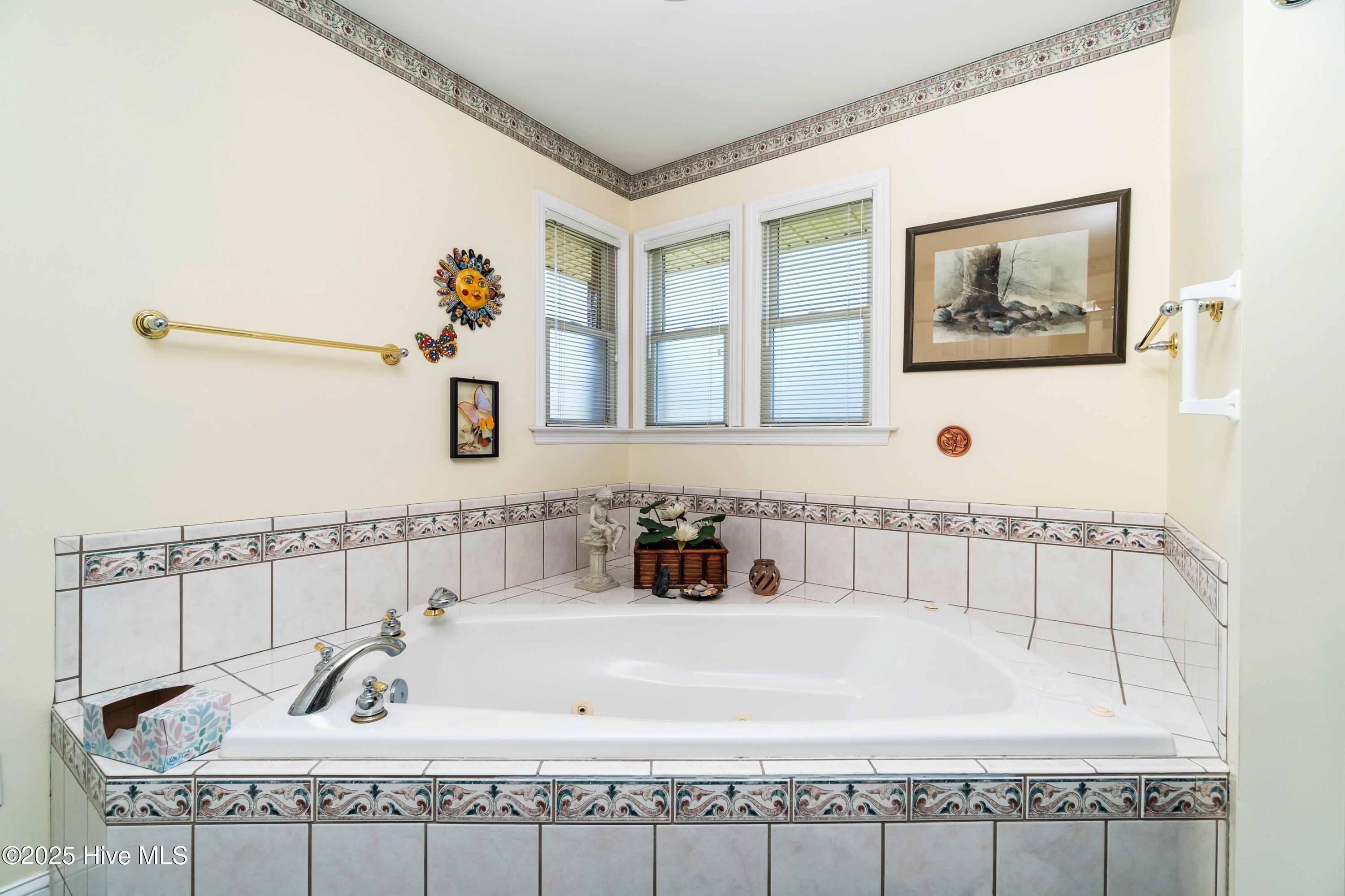 6042 Dolphin Road Oriental, NC 28571 - Photo 30 of 40 030_Master En-suite Bath