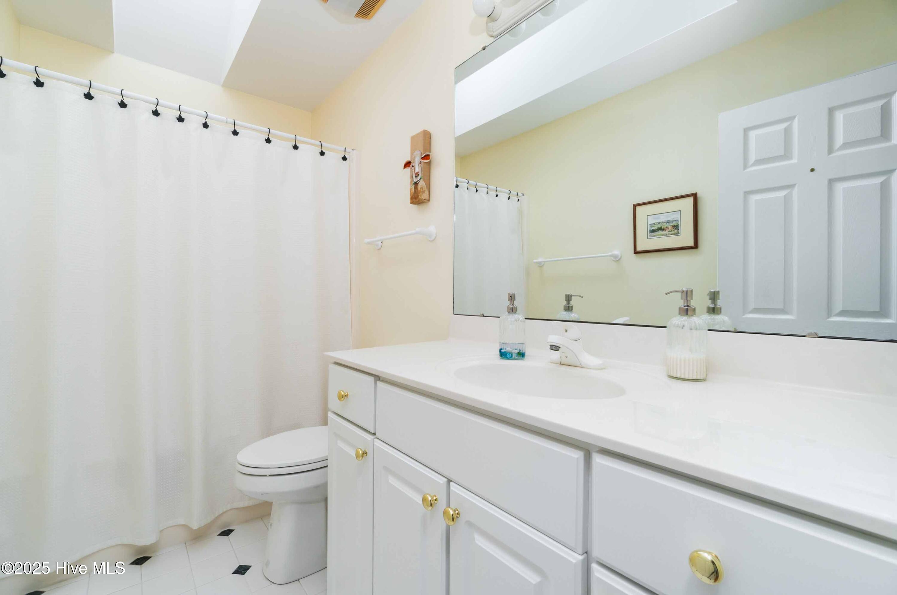 6042 Dolphin Road Oriental, NC 28571 - Photo 34 of 40 034_Guest Bath