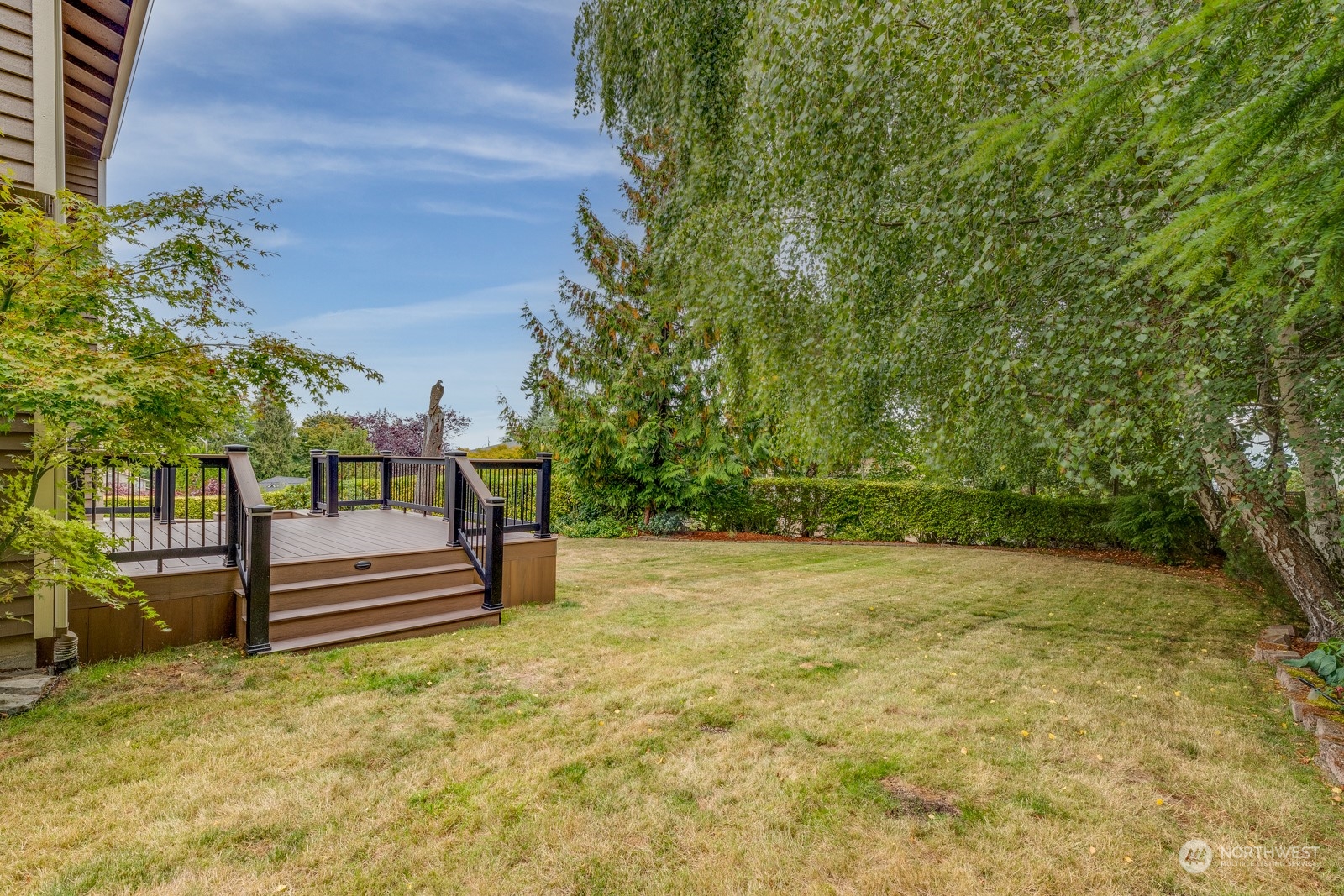 2415 Viewcrest Avenue Everett, WA 98203 - Photo 13 of 37 a view of outdoor space and deck
