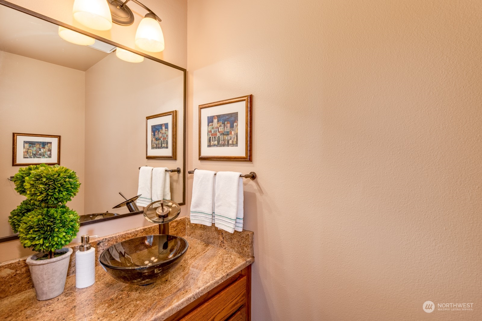 2415 Viewcrest Avenue Everett, WA 98203 - Photo 24 of 37 a living room with furniture and a potted plant