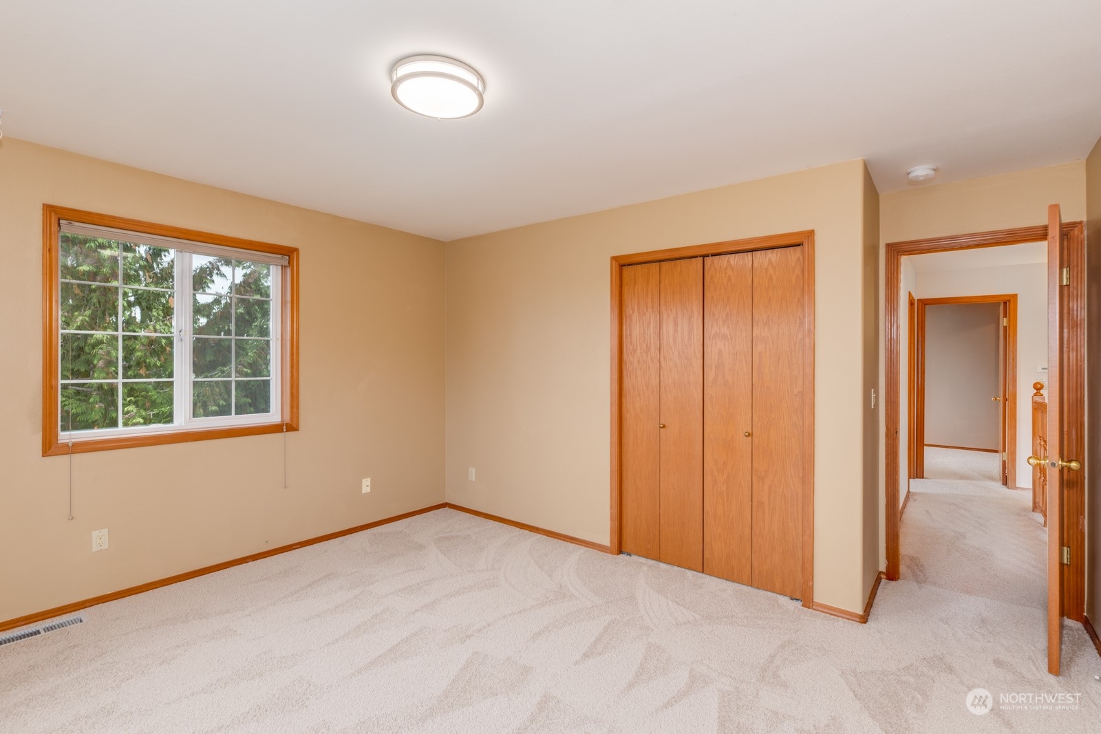 2415 Viewcrest Avenue Everett, WA 98203 - Photo 33 of 37 an empty room with windows and closet