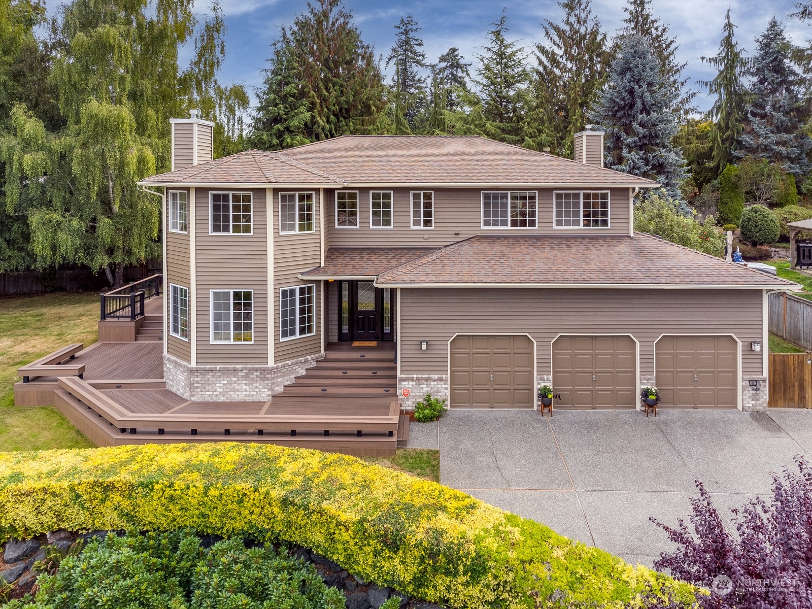 2415 Viewcrest Avenue Everett, WA 98203 - Photo 36 of 37 a front view of a house with a yard