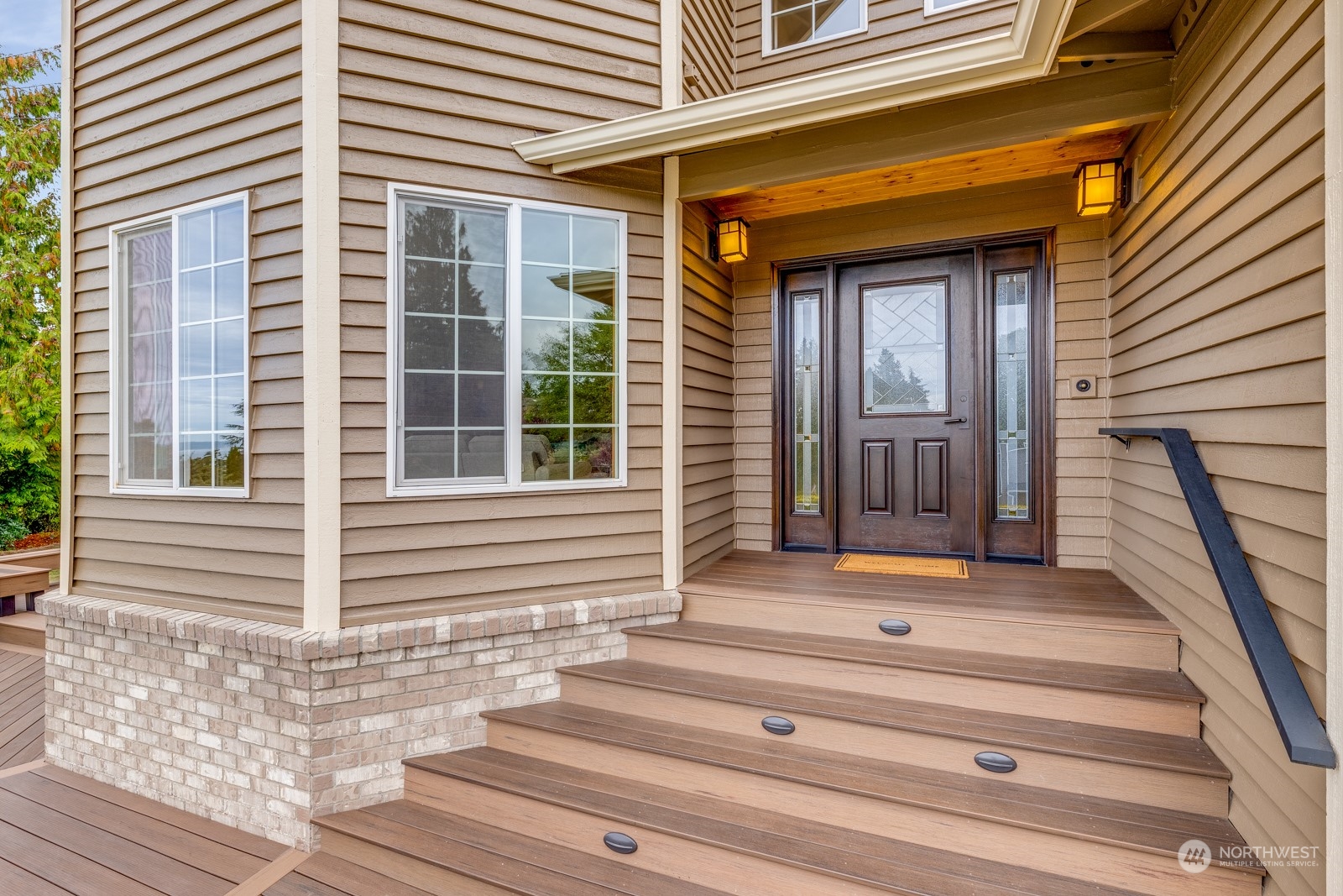 2415 Viewcrest Avenue Everett, WA 98203 - Photo 8 of 37 a front view of a house with entryway and windows