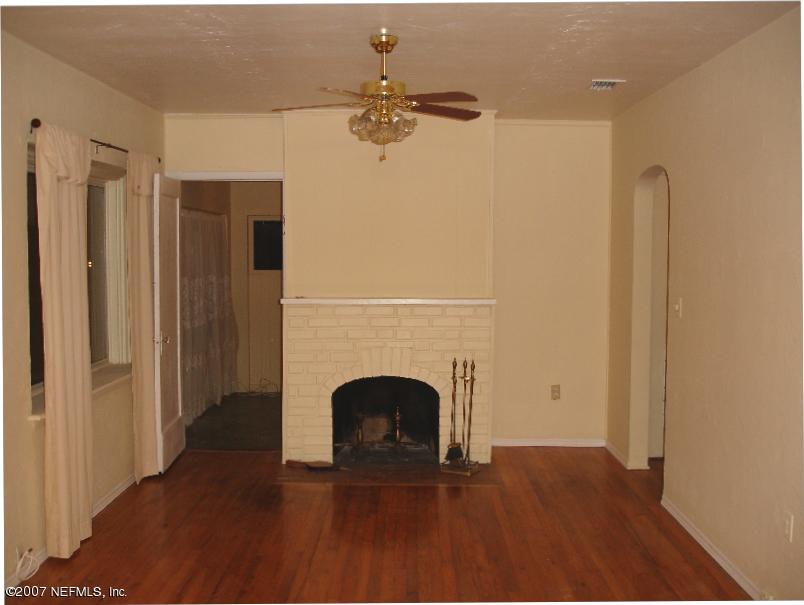 4659 Timuquana Road Jacksonville, FL 32210 - Photo 2 of 5 Family room