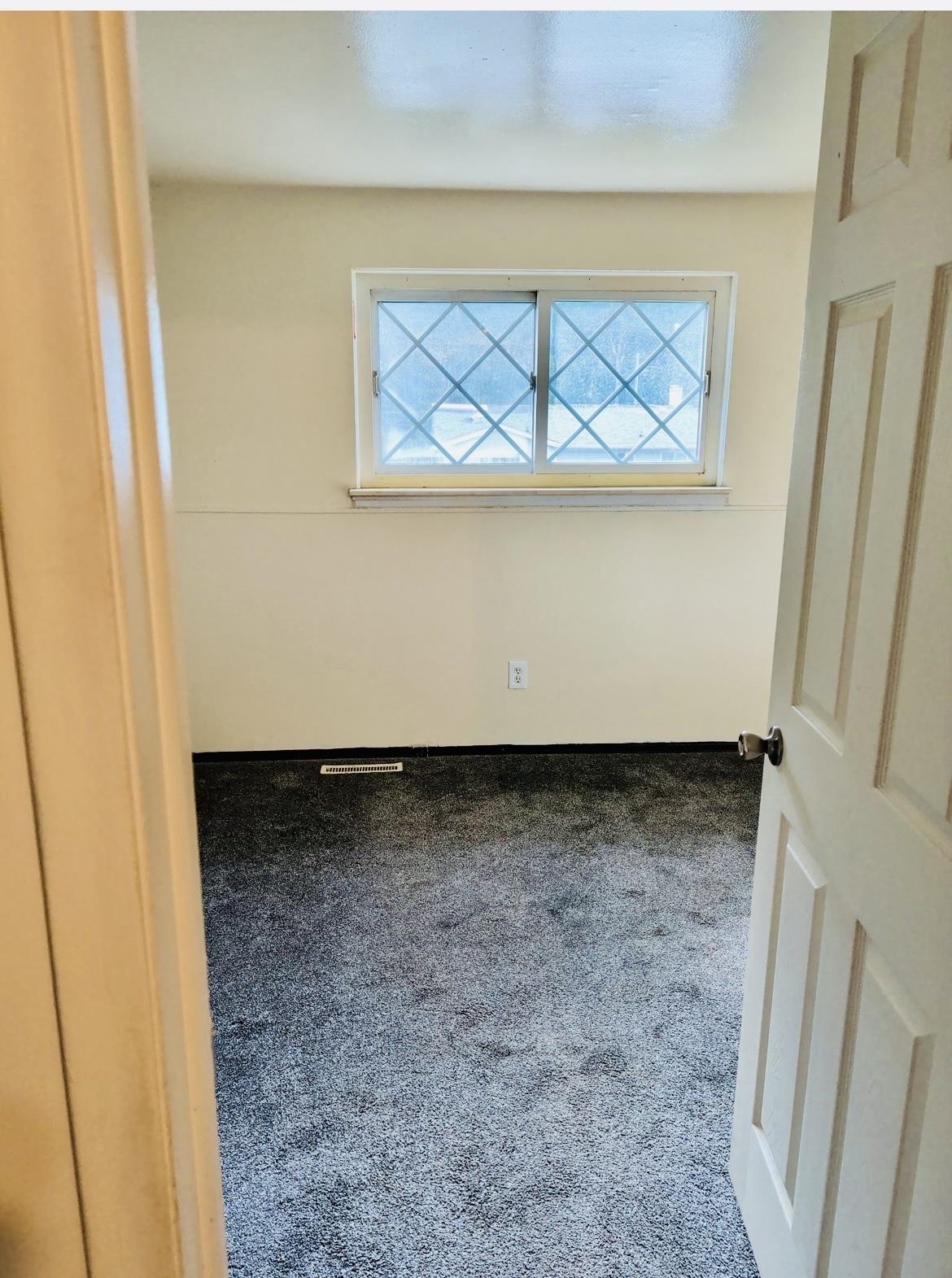 5708 Western Road Flint, MI 48506 - Photo 23 of 29 50187767-cd092381-d7db-46d7-9ad2-9ac3f0281b3a.JPG