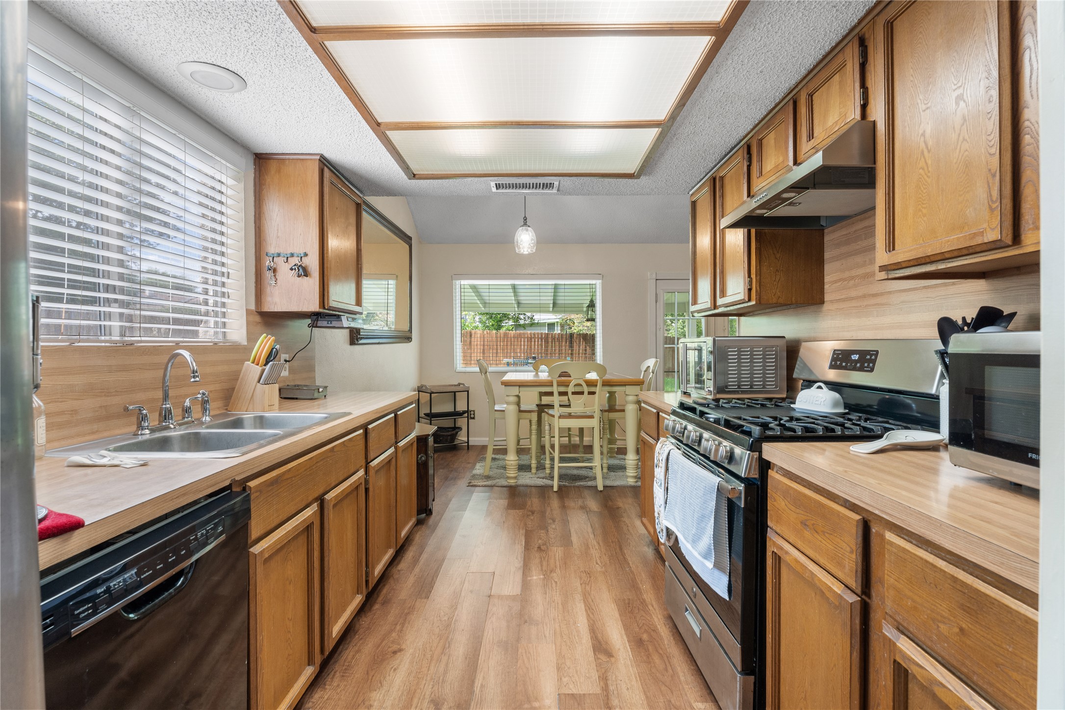 1606 Middleway Road Pflugerville, TX 78660 - Photo 12 of 34 Kitchen/Dinning