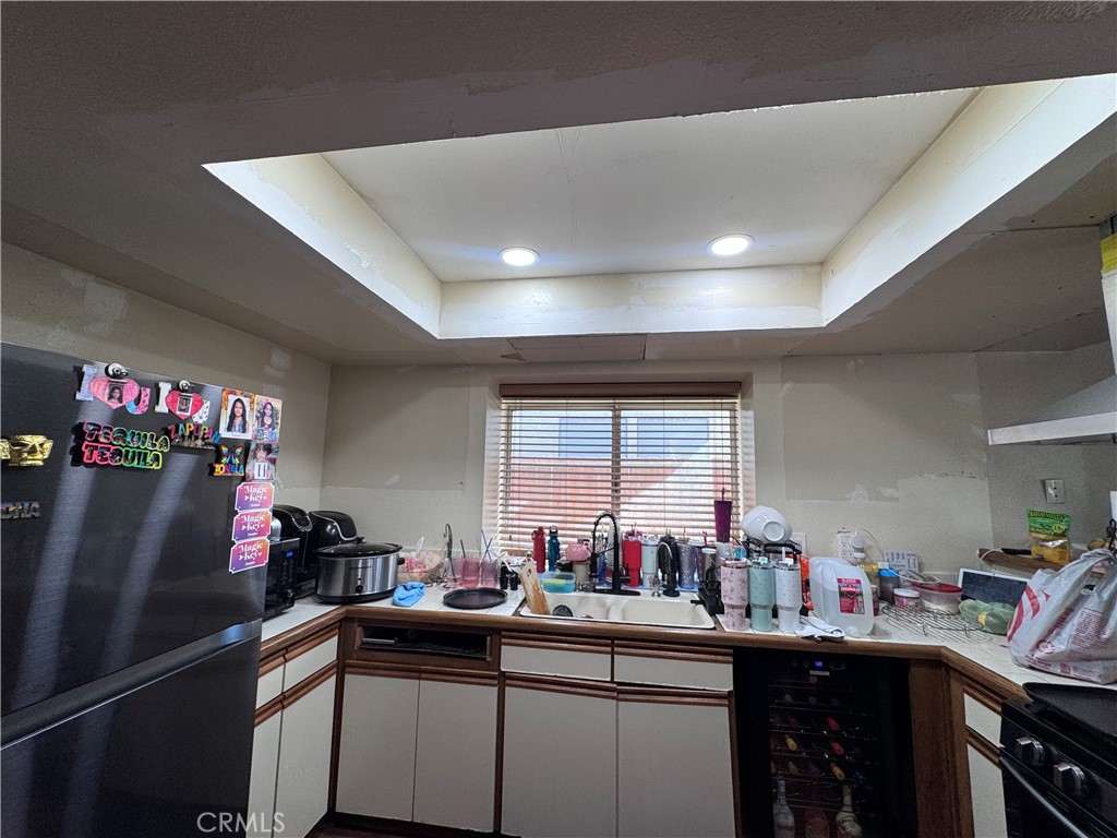 23575 Whispering Winds Way Moreno Valley, CA 92557 - Photo 8 of 25 Kitchen