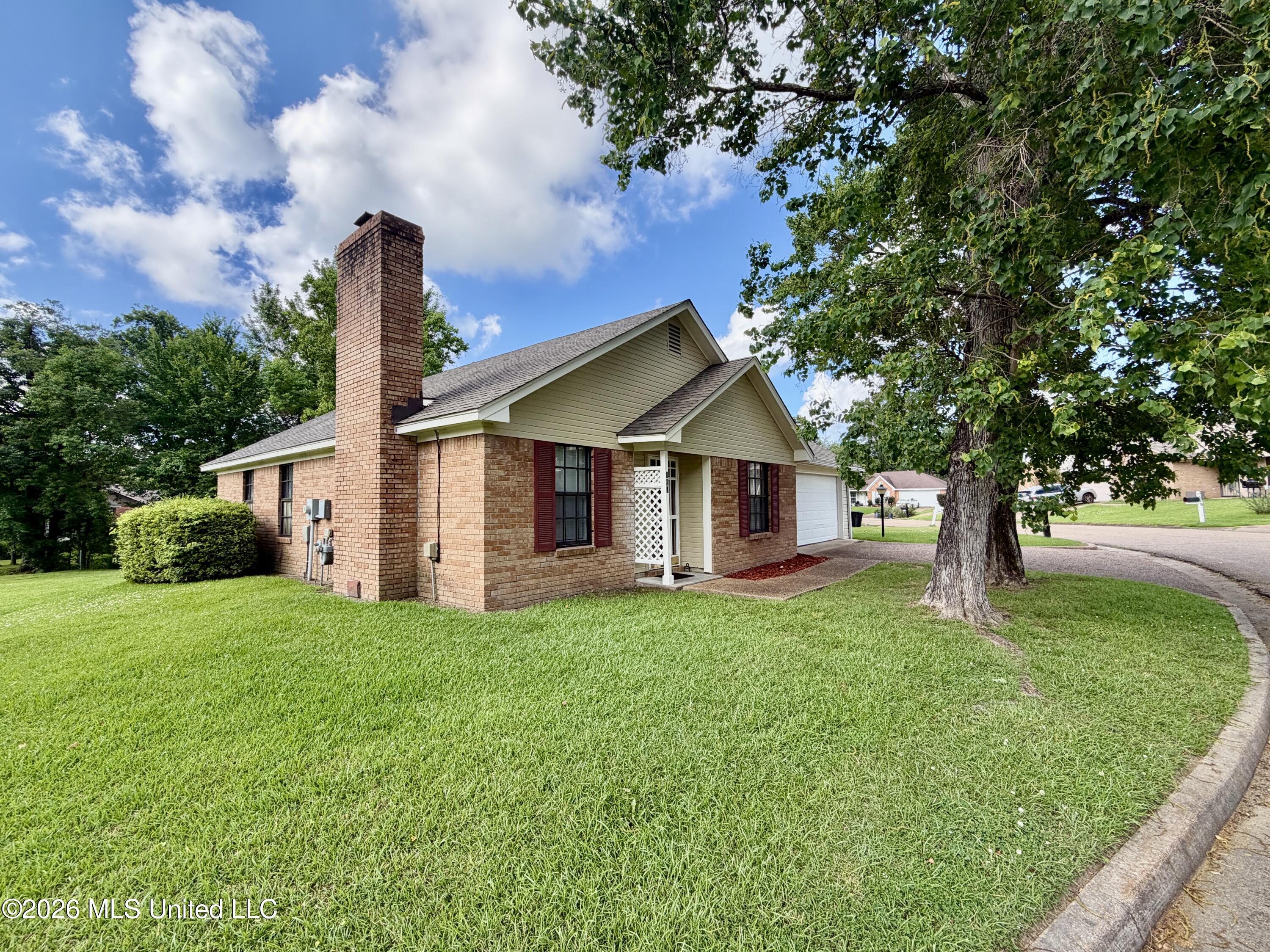 102 Marys Cove Clinton, MS 39056 - Photo 2 of 38 IMG_3969