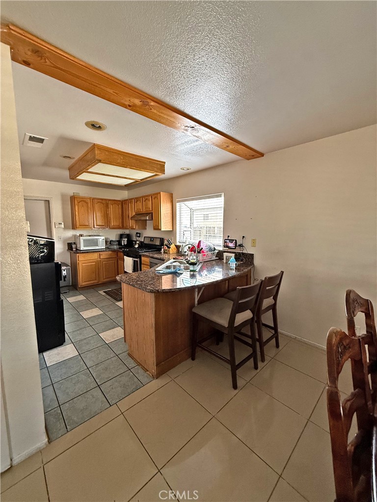 13382 Fox Run Road Victorville, CA 92392 - Photo 12 of 36