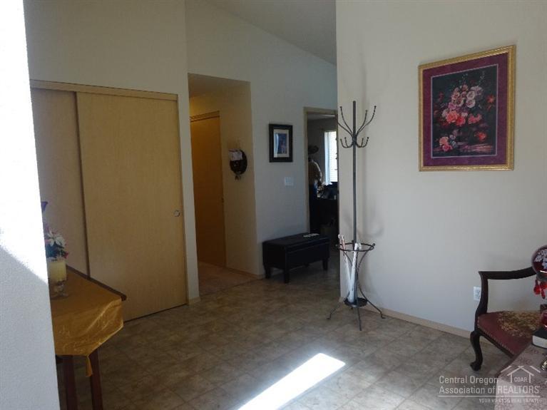 3864 Rimrock Acres Loop Prineville, OR 97754 - Photo 5 of 25 Additional Dining area