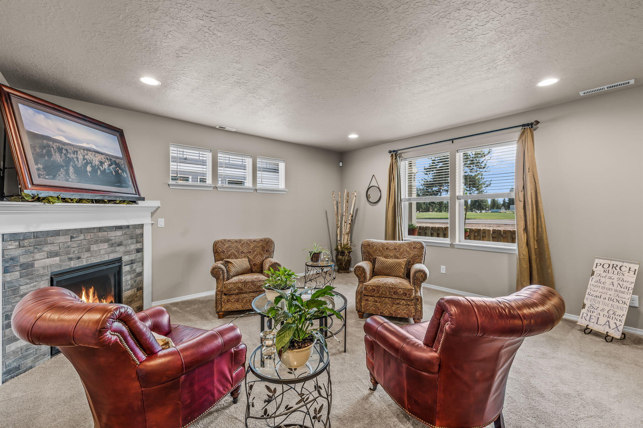 1668 McKinney Butte Road Sisters, OR 97759 - Photo 7 of 26 Living room