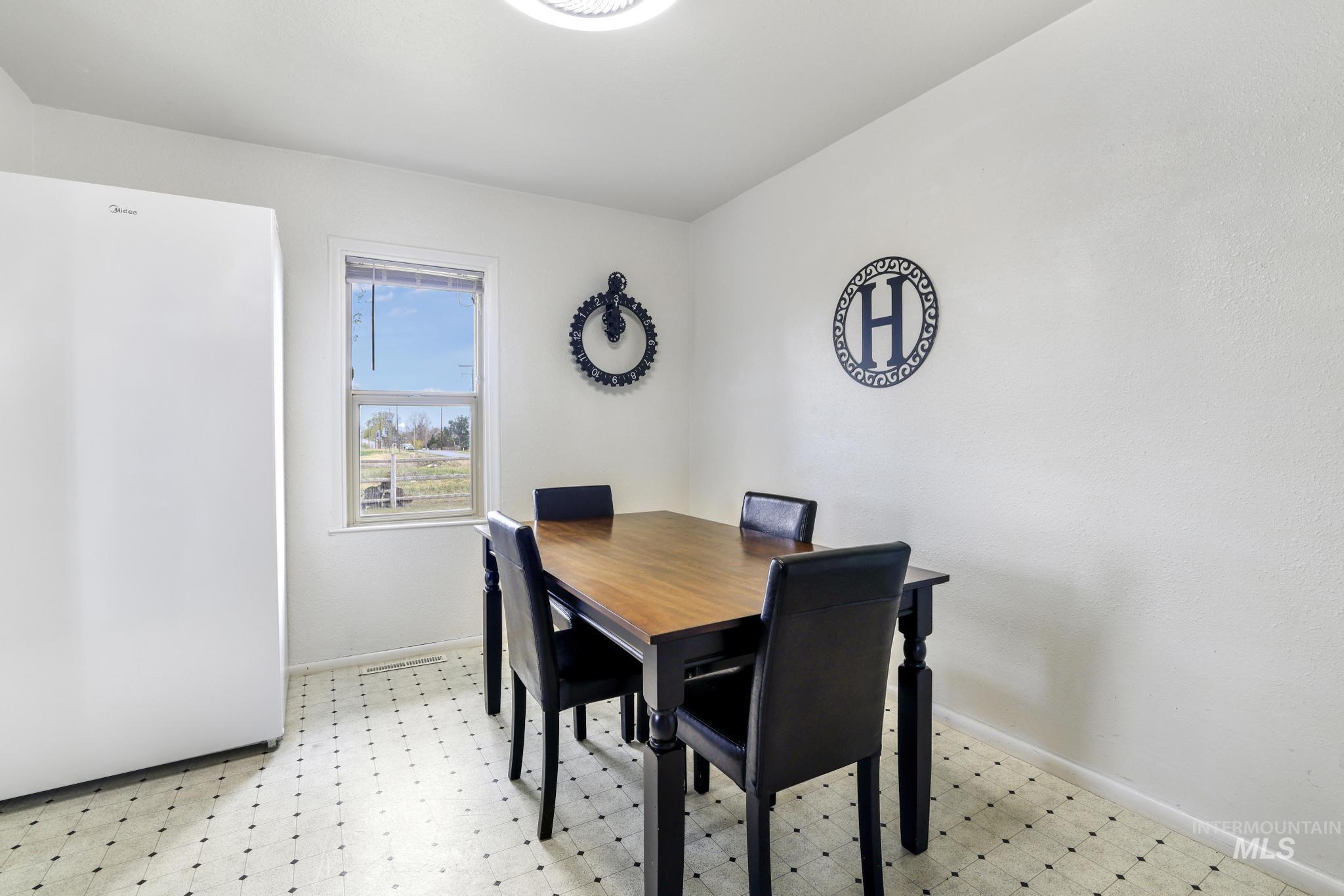88 South 400 Road West Jerome, ID 83338 - Photo 20 of 31 Dining room featuring light flooring and baseboards