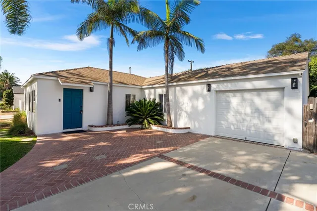 a view of a palm trees front of house