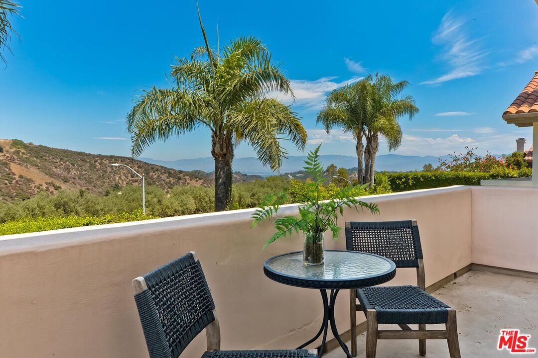 12683 Promontory Road Los Angeles, CA 90049 - Photo 24 of 41