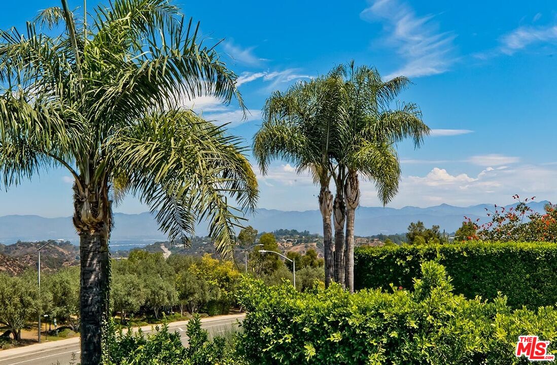 12683 Promontory Road Los Angeles, CA 90049 - Photo 25 of 41